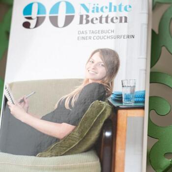 Christine Neder lächelt auf ihrem Buchcover dem potentiellen Leser entgegen