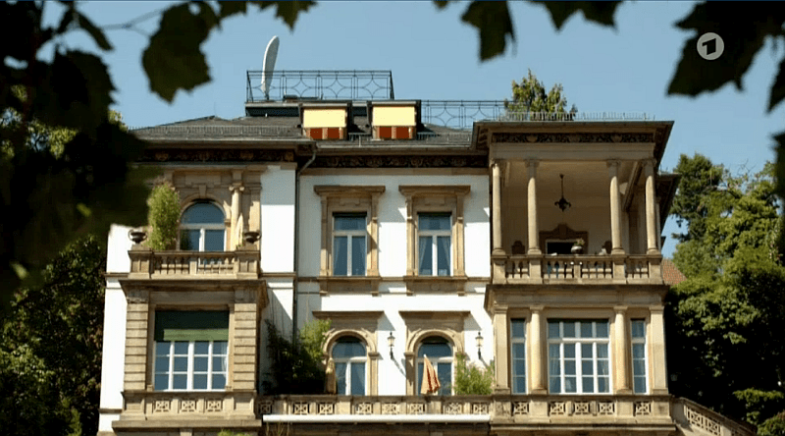 Blick auf die Obergeschosse des Hotels.