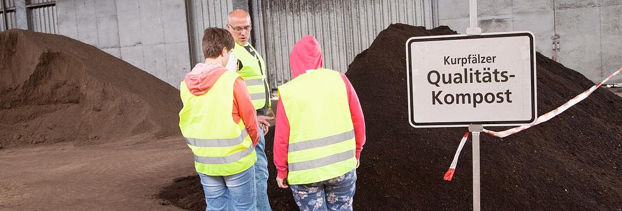 Führung im Kompostwerk in Wieblingen, Vorstellung des fertigen Komposts