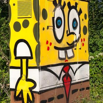 Ein Stromkasten ist mit einer Comicfigur "Spongebob" besprüght.