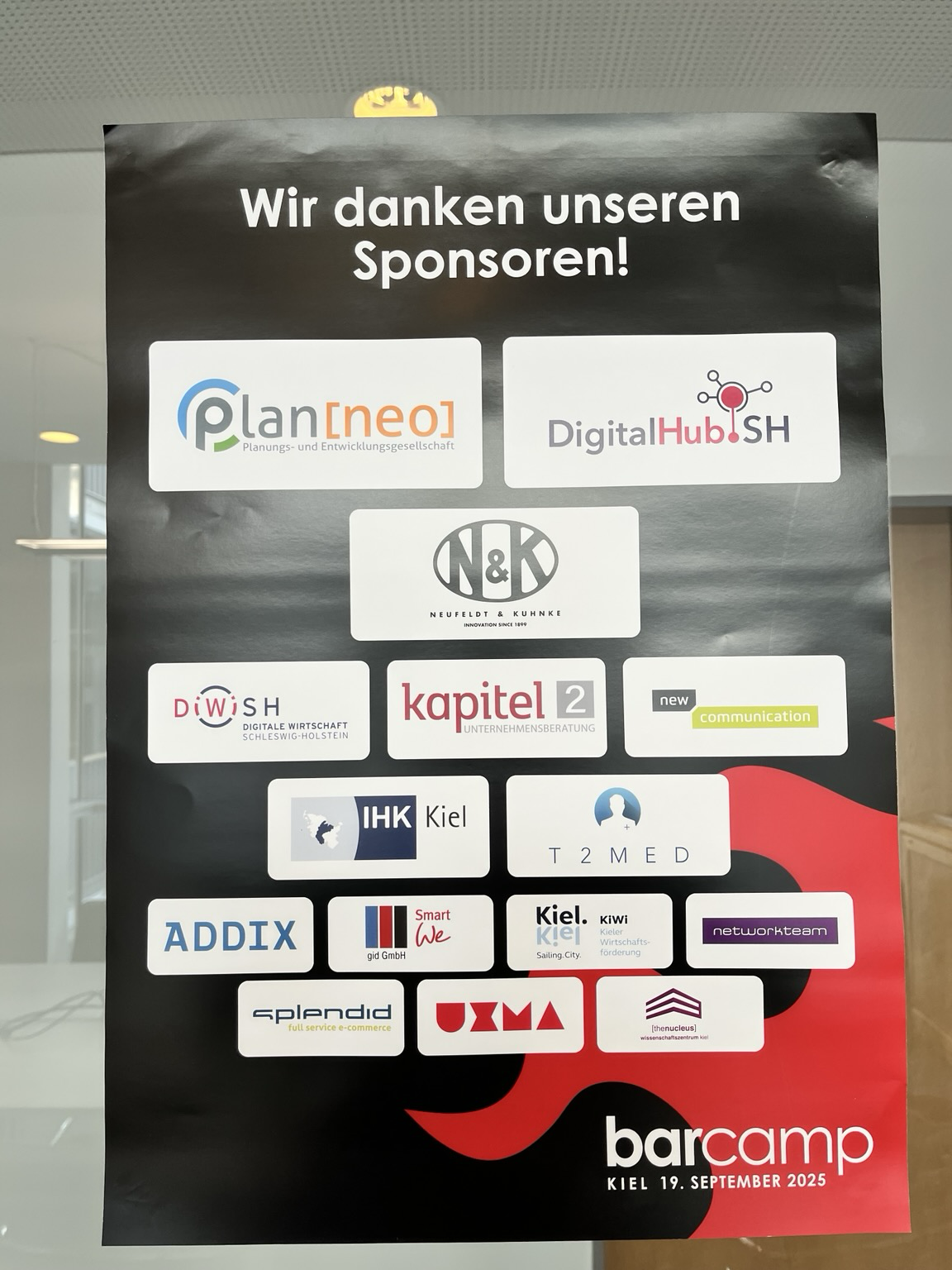 Plakat mit Sponsoren, die das Barcamp in dieser Form ermöglicht haben. 