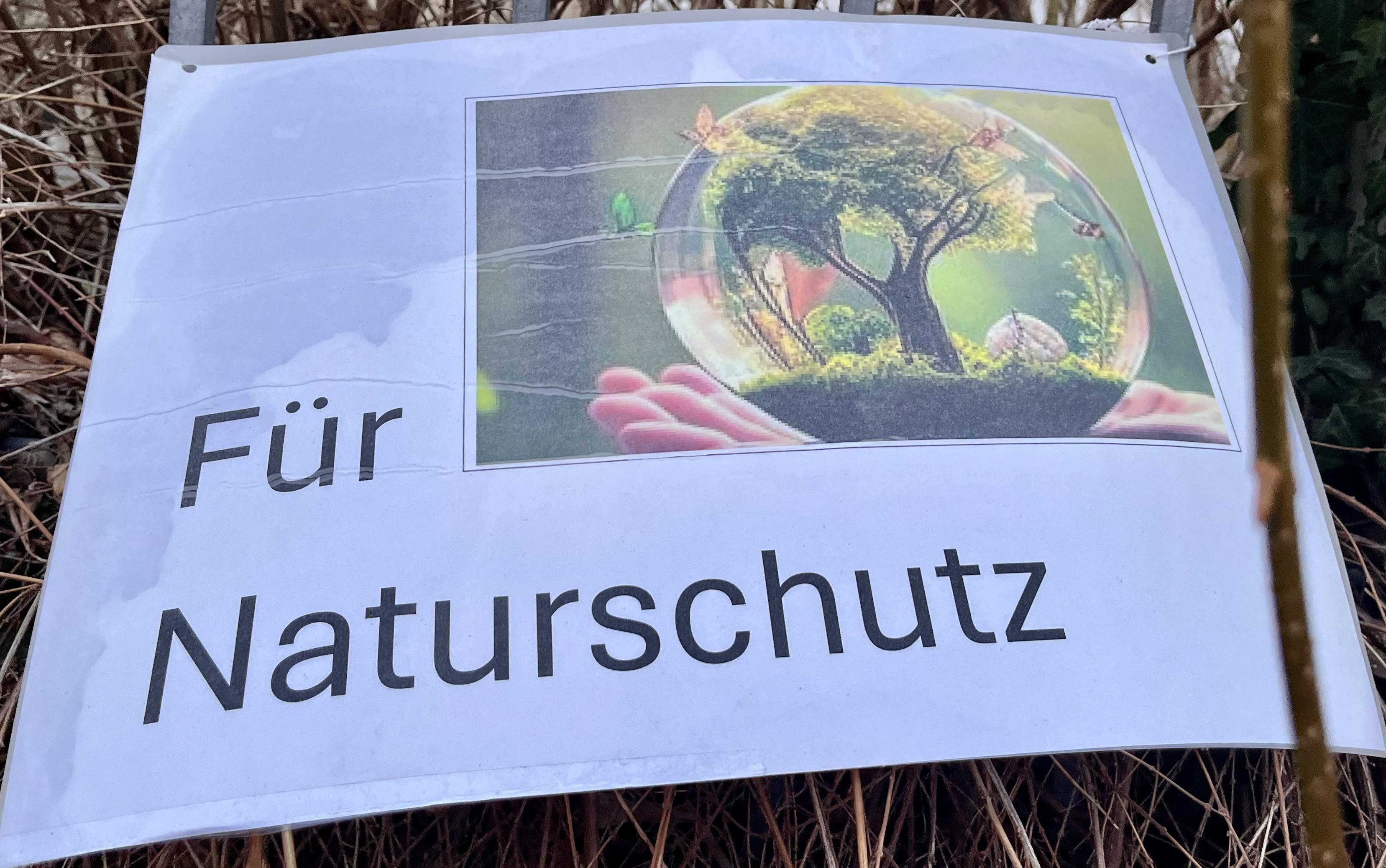 Plakat mit der Aufschrift "Für Naturschutz", ein Schmuckbild verdeutlicht diesen Text.