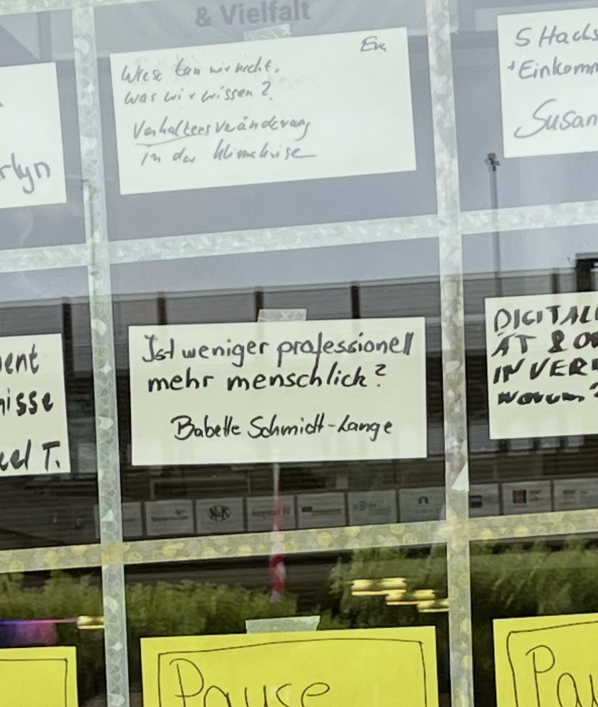 Sessionkarte mit dem Titel und der Sessiongeberin